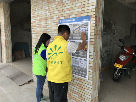 阜沙鎮(zhèn)禁毒信息〔2020〕第167期--阜沙禁毒宣傳進(jìn)公交站、進(jìn)廠企、進(jìn)廣場（2020.11.17 