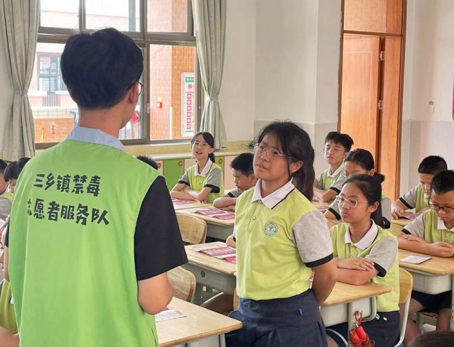 三鄉(xiāng)鎮(zhèn)開展“開學(xué)第一課，無(wú)毒伴我行”禁毒教育宣傳活動(dòng)圖片4_副本.jpg