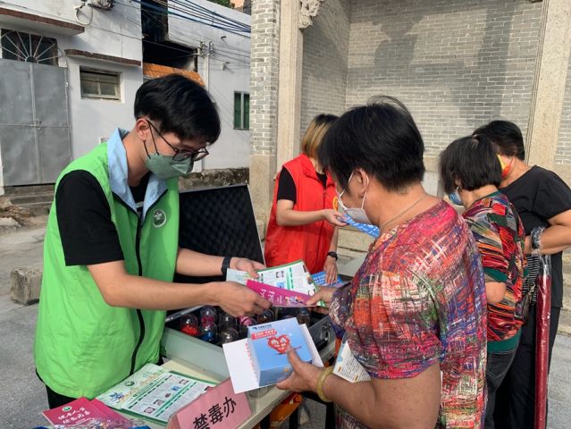 三鄉(xiāng)鎮(zhèn)開展“宣傳禁毒進(jìn)小家，‘無(wú)毒’社區(qū)靠大家”活動(dòng)照片3.jpg