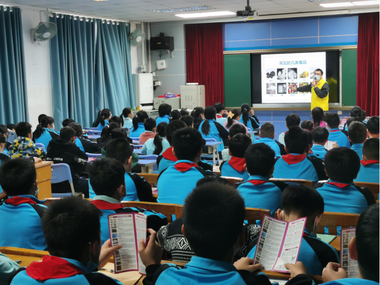 阜沙鎮(zhèn)禁毒信息〔2023〕第29期--“開學(xué)第一課 禁毒齊參與”阜沙鎮(zhèn)禁毒辦開展校園宣講活動(dòng)（202