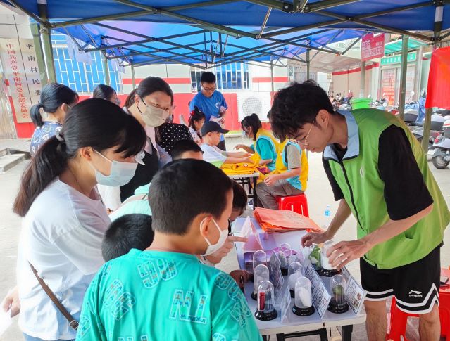 三鄉(xiāng)鎮(zhèn)開展“親子游園樂融融，大手小手齊禁毒“宣傳活動圖片2.jpg