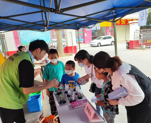 三鄉(xiāng)鎮(zhèn)開展“親子游園樂融融，大手小手齊禁毒“宣傳活動圖片3.jpg